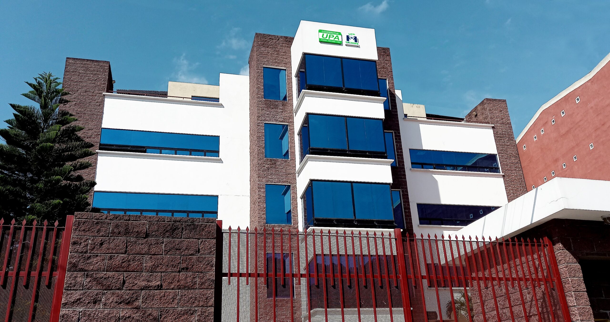 ESCUELA UPA