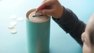 Aprender a ahorrar desde pequeños cambia la forma de ver el dinero. (Créditos: Pexels @Towfiqu barbhuiya)